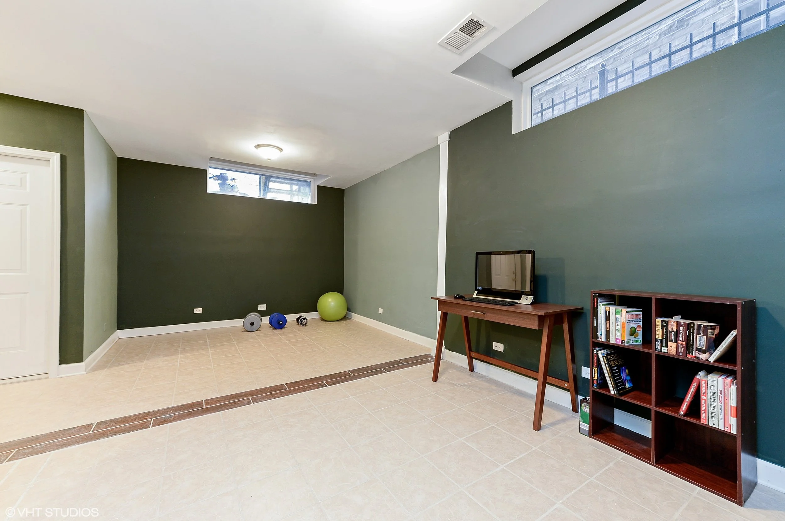 10_1342WestGrenshawSt_1_153_2ndBedroom_HiRes.jpg