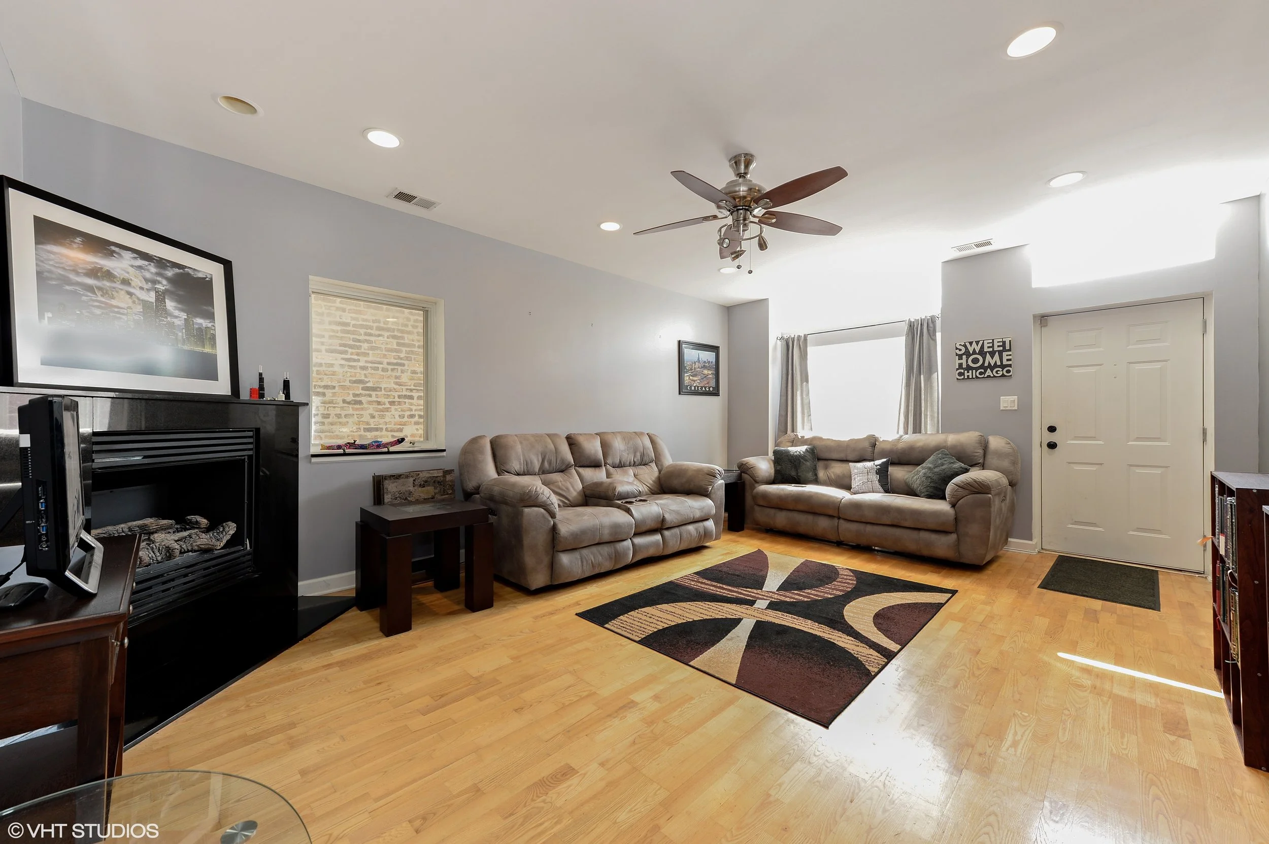 02_1342WestGrenshawSt_1_1_LivingRoom_HiRes.jpg