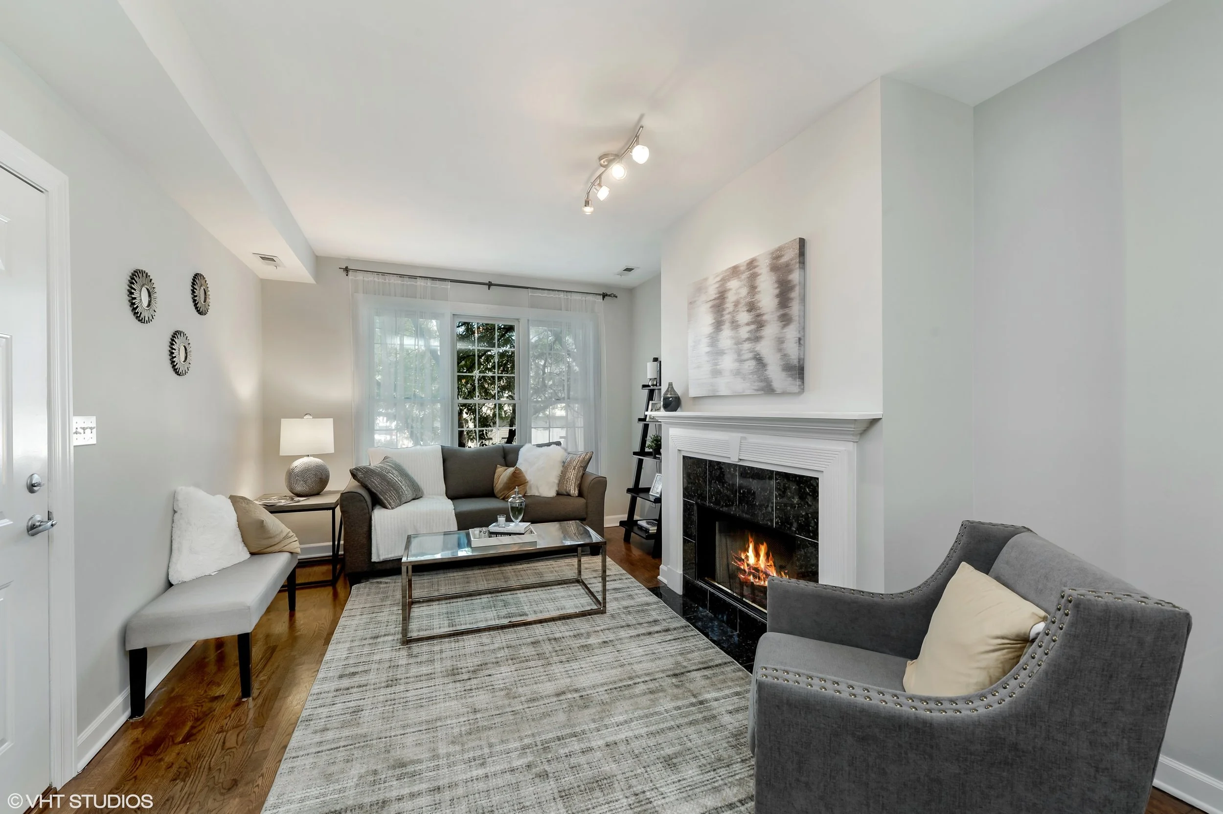 02_942NWoodStreet_Unit1_1_LivingRoom_HiRes.jpg