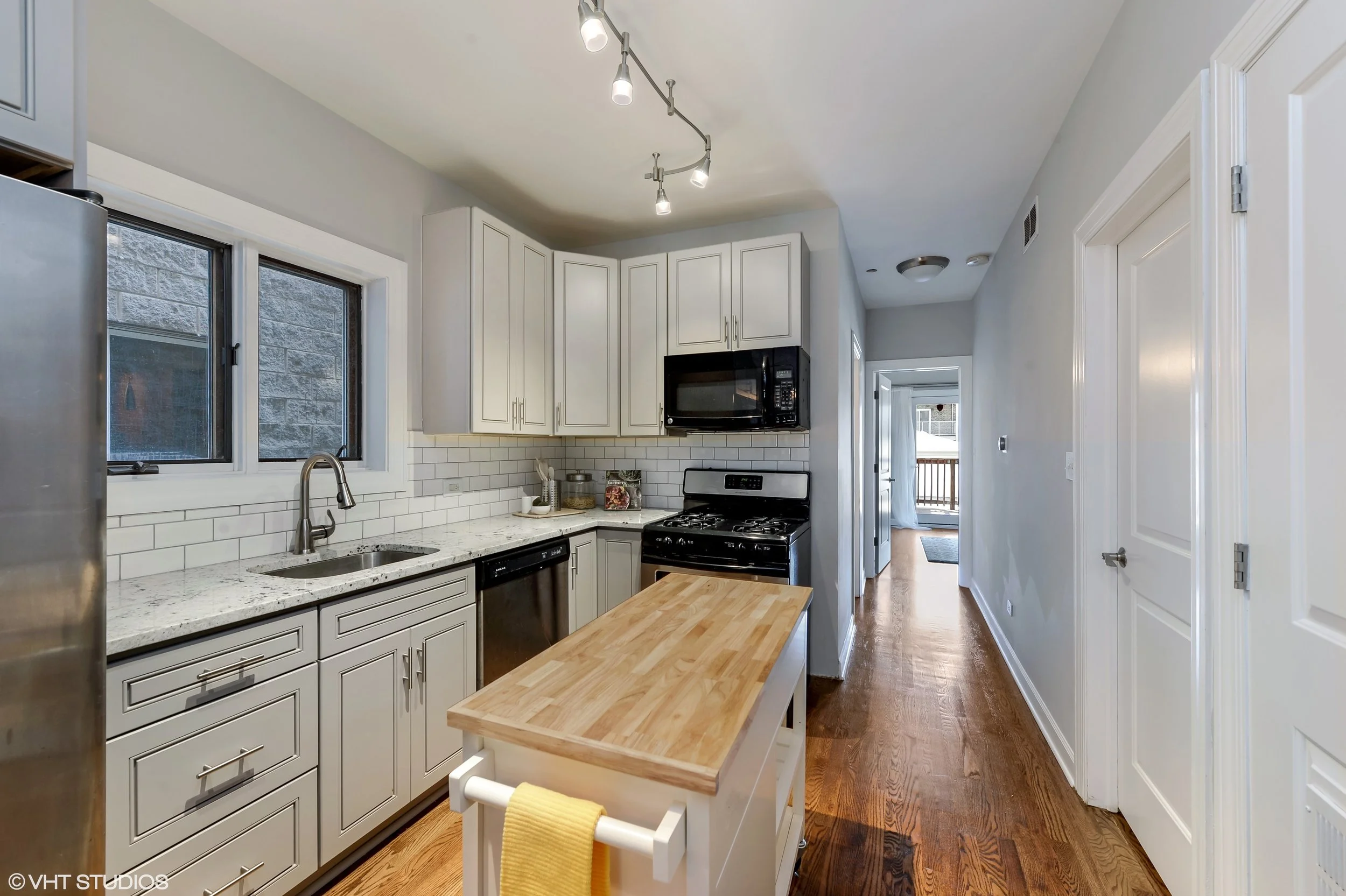 05_942NWoodStreet_Unit1_177_Kitchen_HiRes.jpg