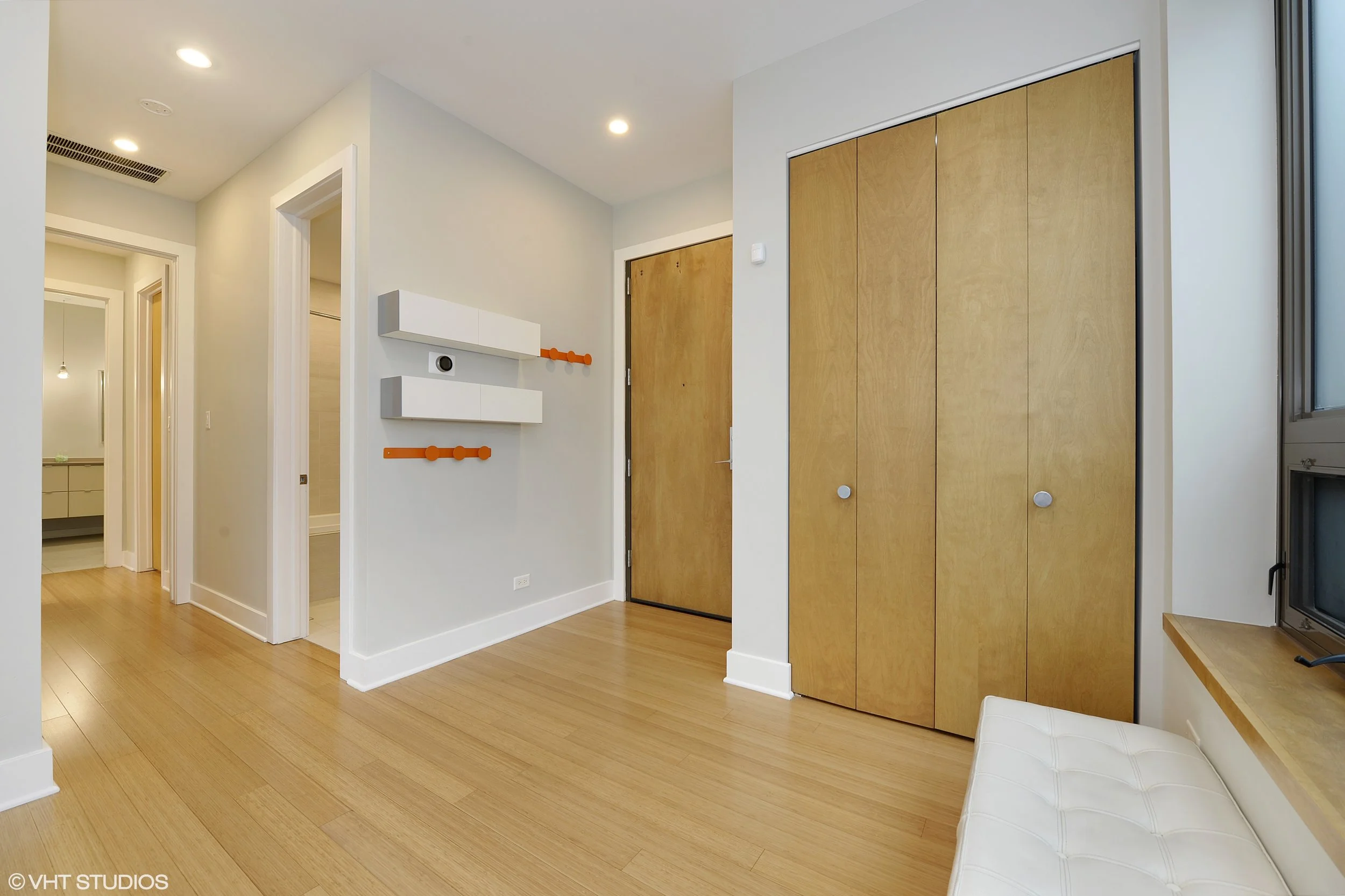 03_1529WestChestnutSt_101_32_Foyer_HiRes.jpg