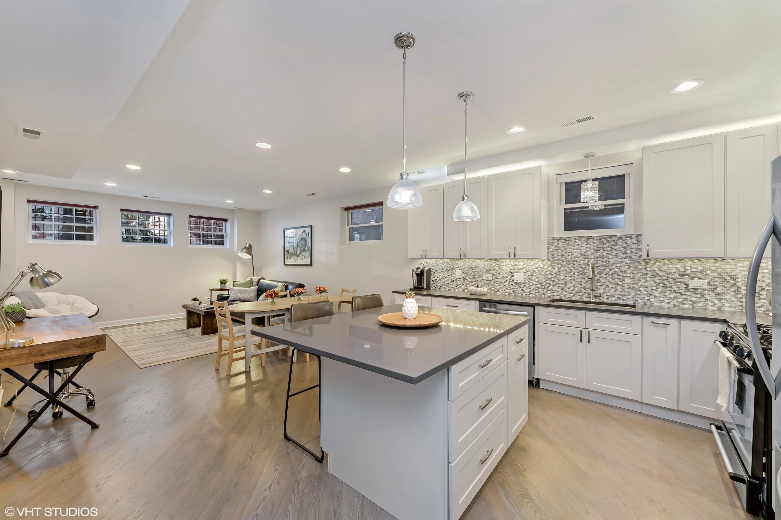 06_1547NorthNorthParkAve_G_177_Kitchen_HiRes.jpg