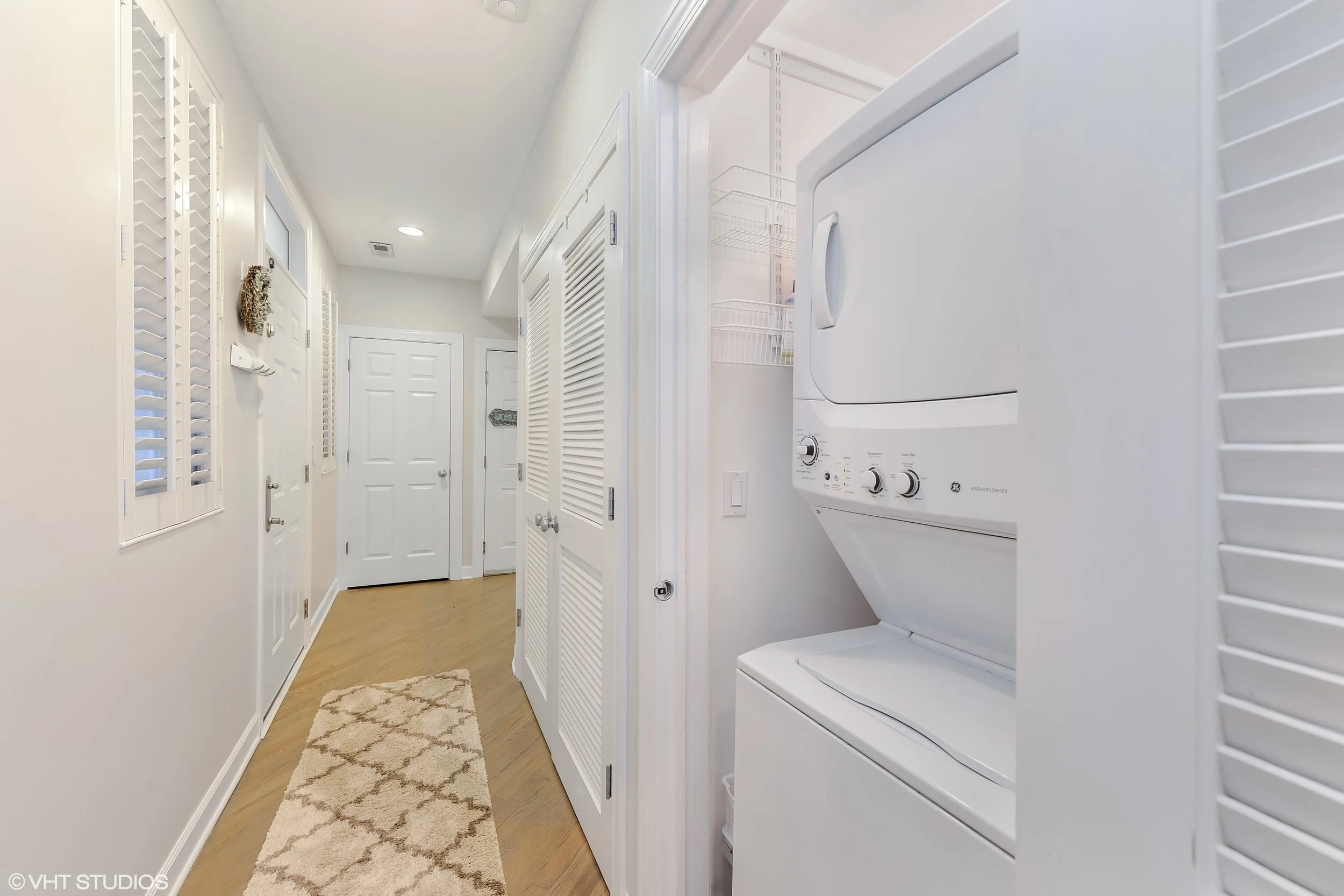 13_1547NorthNorthParkAve_G_44_LaundryRoom_HiRes.jpg