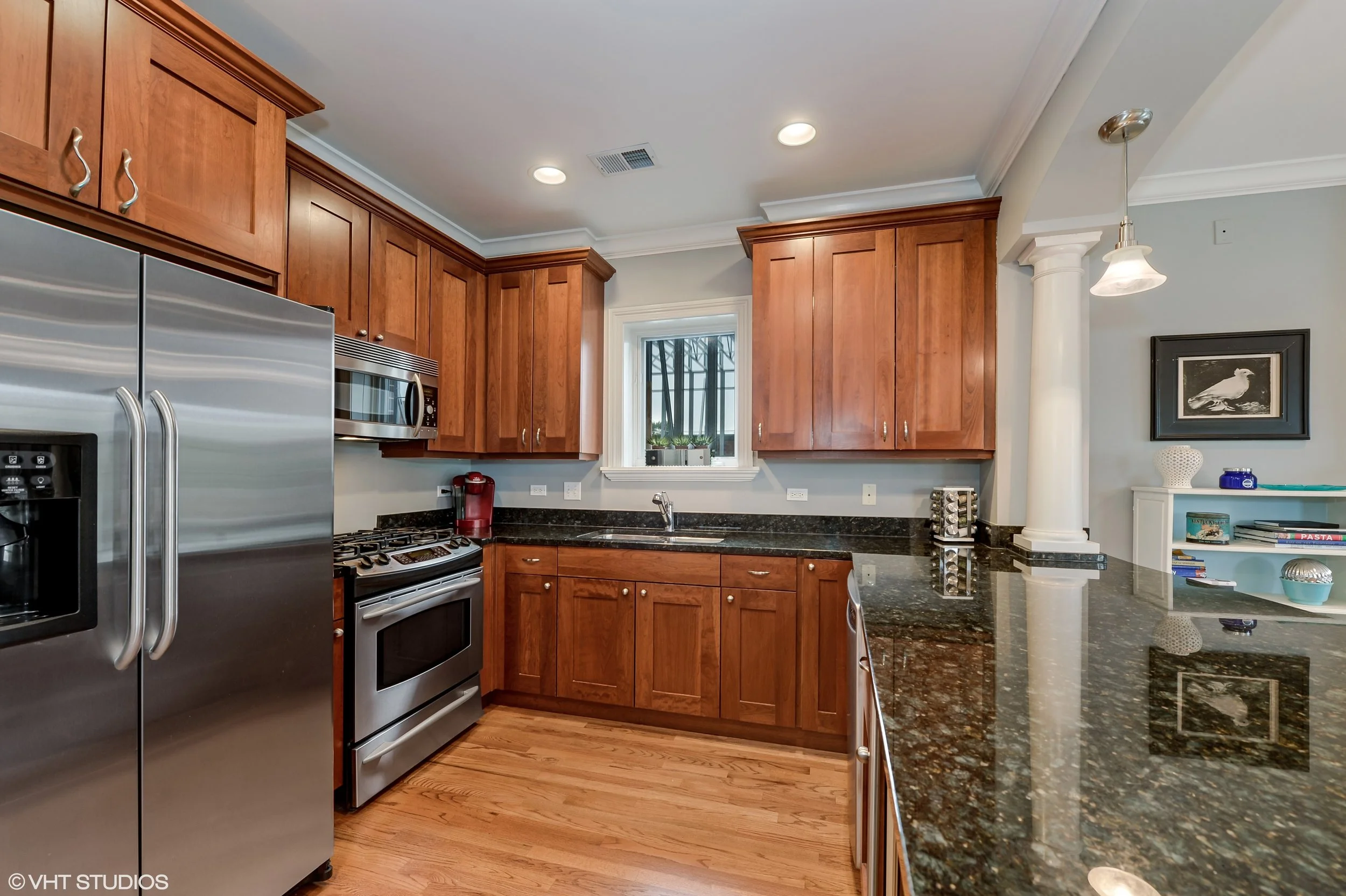 06_1949NorthHalstedSt_3_177_Kitchen_HiRes.jpg