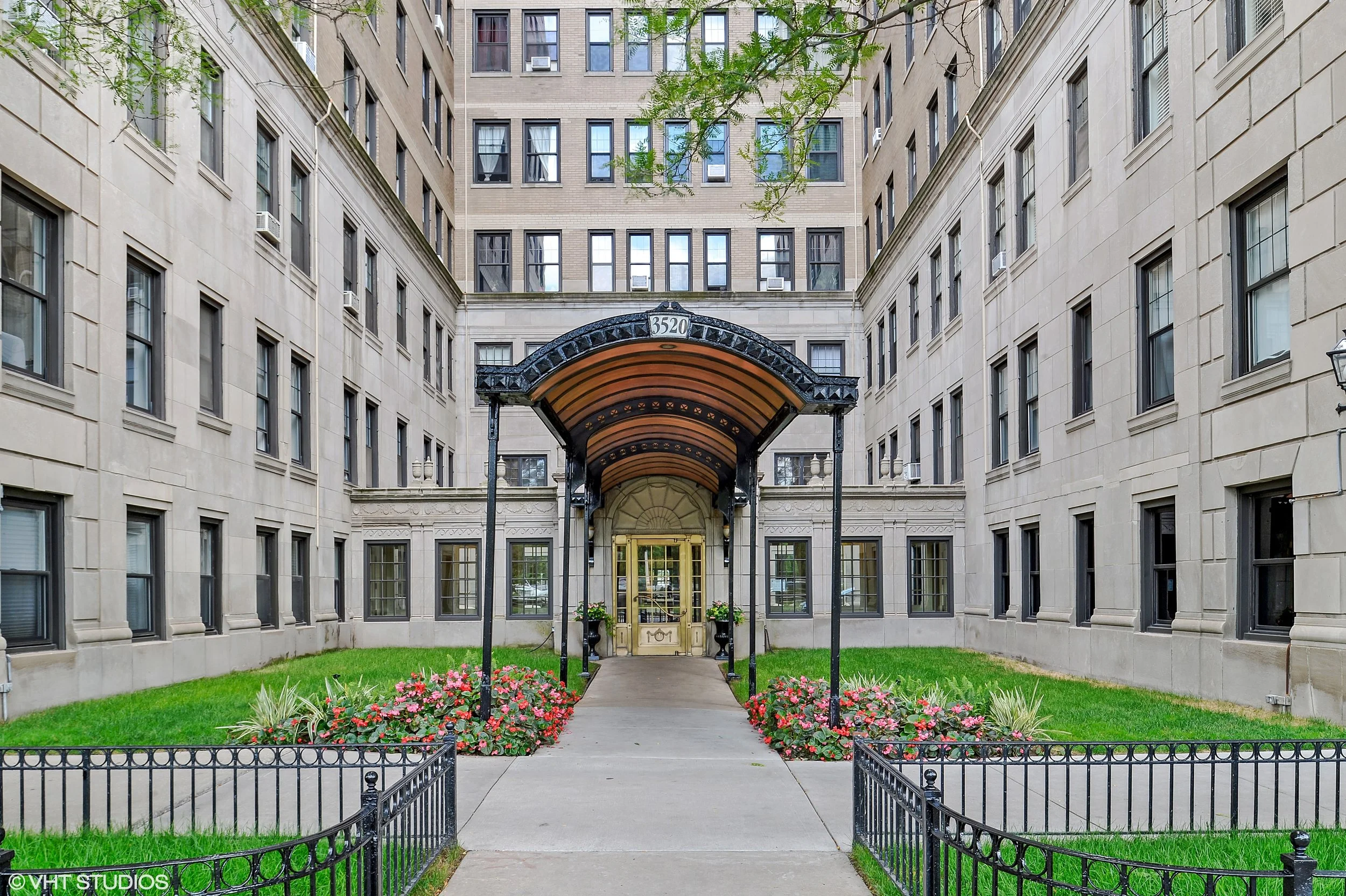 01_3520NLAKESHOREDrive_Unit7N_57_FrontView_HiRes.jpg