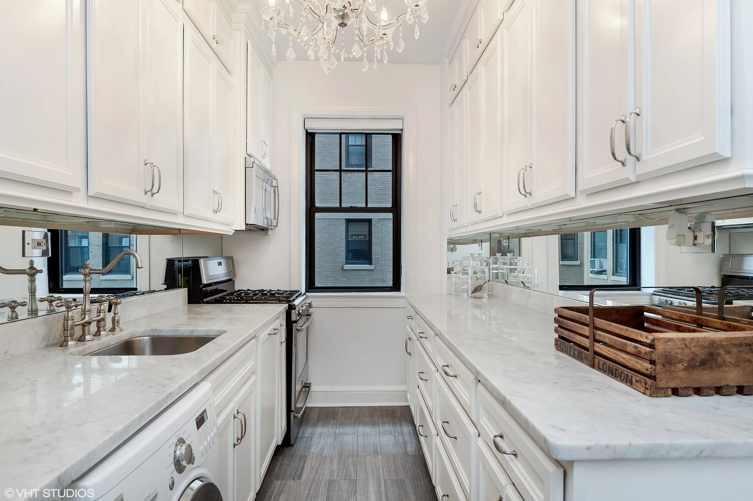 05_3520NLAKESHOREDrive_Unit7N_5_Kitchen_HiRes.jpg