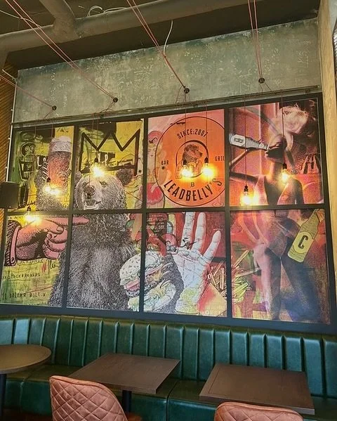 Bespoke Panel Art and Framed Prints for @leadbellysbar 🖼️🎨

#interiordesign #interiordesignjobs #finishingtouches #framedartwork #bespokeartwork #wallpaperpanels #framingexperts #installation #barsandrestaurants #leadbellys #londonbars