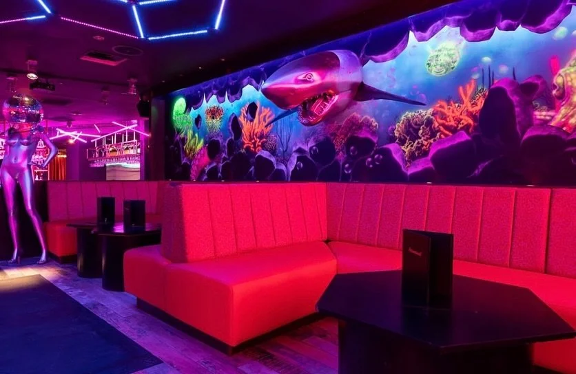 New revamp for @paramount_bar 🪩🕺✨
Wow what an amazing project to be apart of!🤩

We had so much fun with the funky, unique and bold theme for this project! If you live in the Aberdeen area definitely go check it out 🎉

Supplying the 3D wave, infin