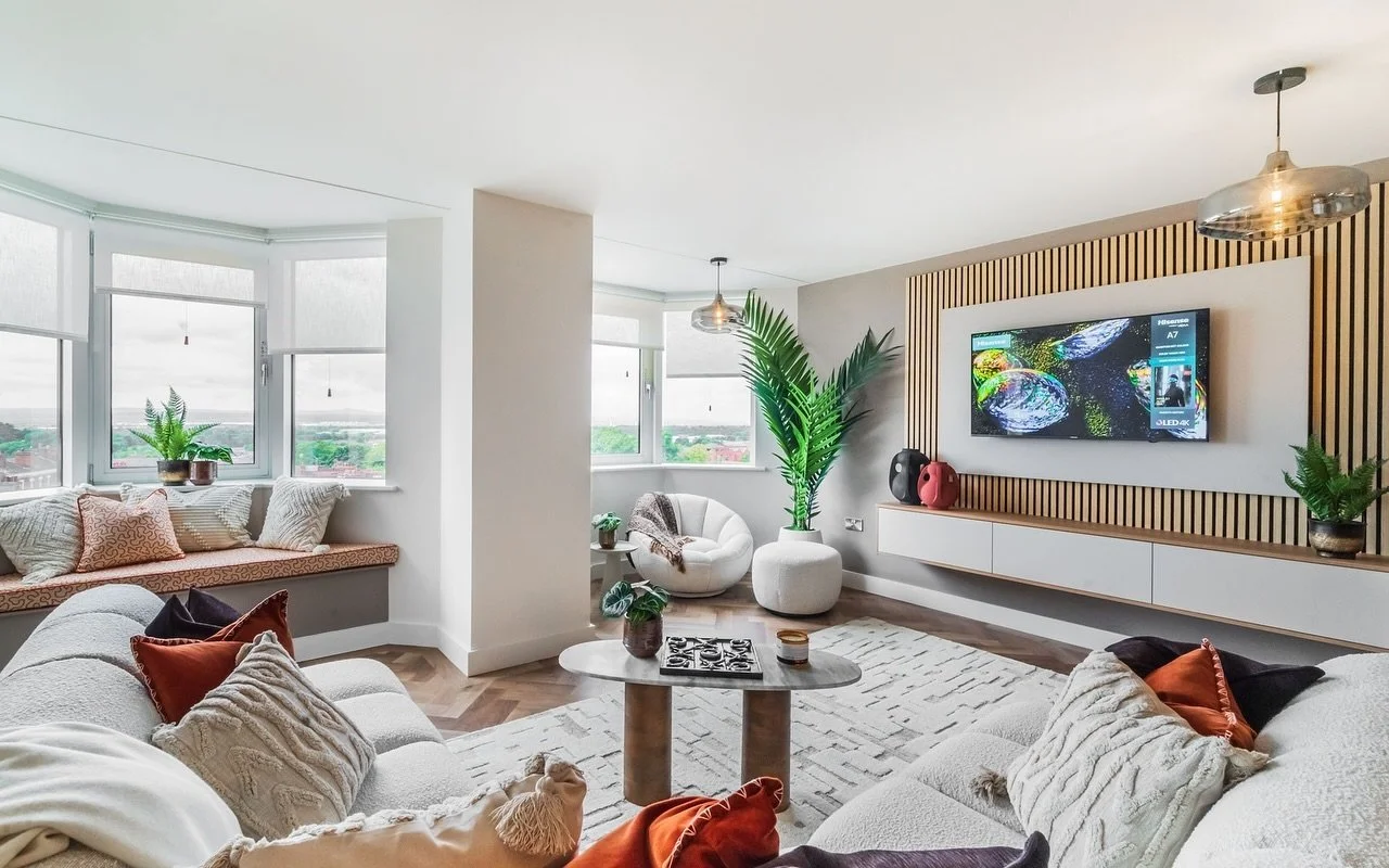 Centurion House Show Apartment 🏠

Loved working with @blueoakestates on showcasing this beautiful new show home for Centurion House 😍✨

Supplying all furnishings, framed artworks, planting and decorative accessories 🖼️🪞💡🪴

📸 loving these shots