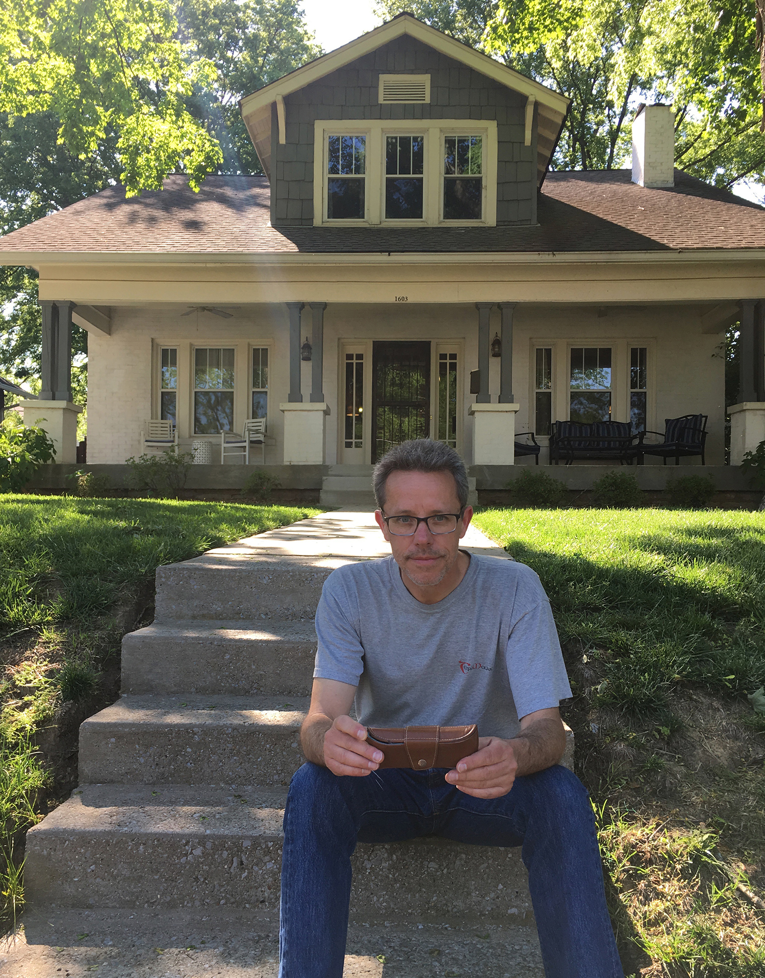  Outside our Airbnb house. It was a fantastic spot for our group of 10. This was an unplanned last visit, as Bob accidentally left his sunglasses behind! Luckily the cleaners were still in the house, and he retrieved them. 