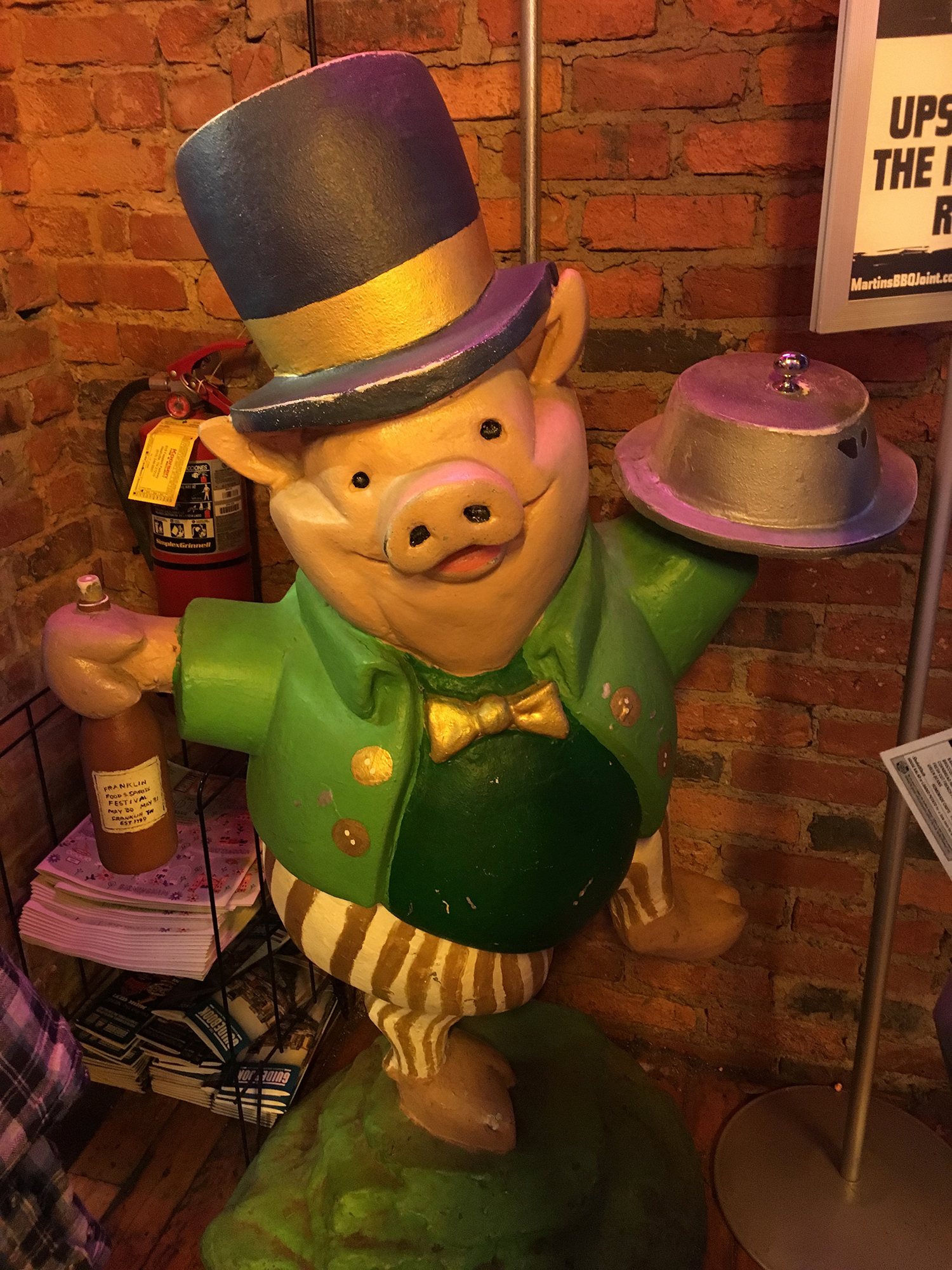 The welcome pig at Martin’s BBQ Joint.