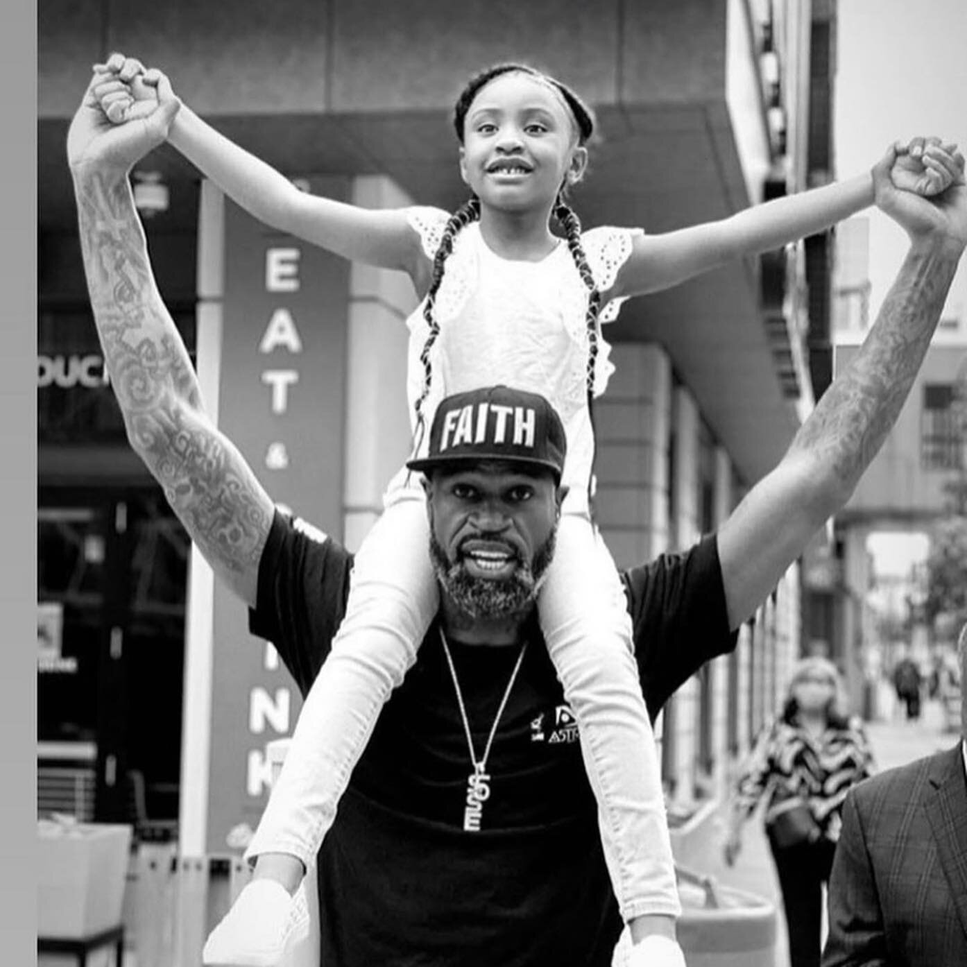 One thing we all can do right now is make sure this child&rsquo;s life is protected. Stephen Jackson Jr. @_stak5_  with George Floyd&rsquo;s daughter Gianna. Link to official GoFundMe page in his bio. 
#repost from @theimaginedlife 🙏🏽 #georgefloyd