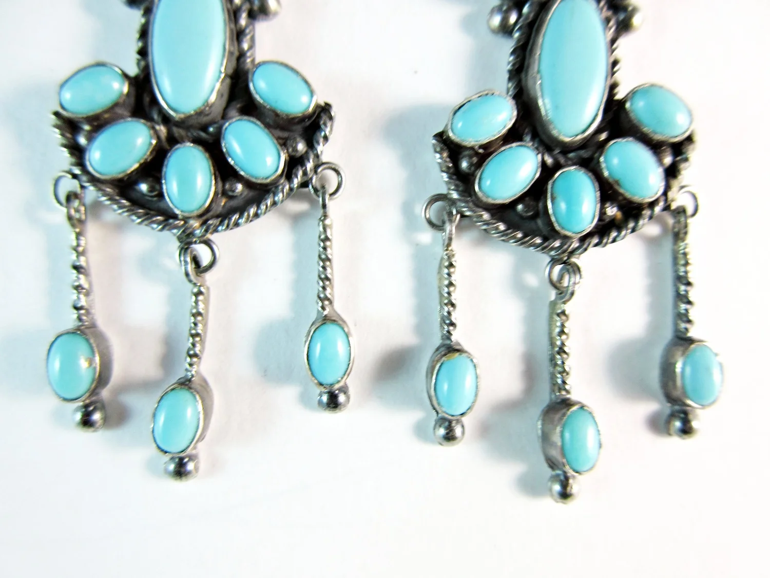 【美品】American Indian Jewelry「 Ⅱ 」「 Ⅲ 」 Item #983P1- Zuni 22ct Needlepoint Coral Sun/Flower Dangle