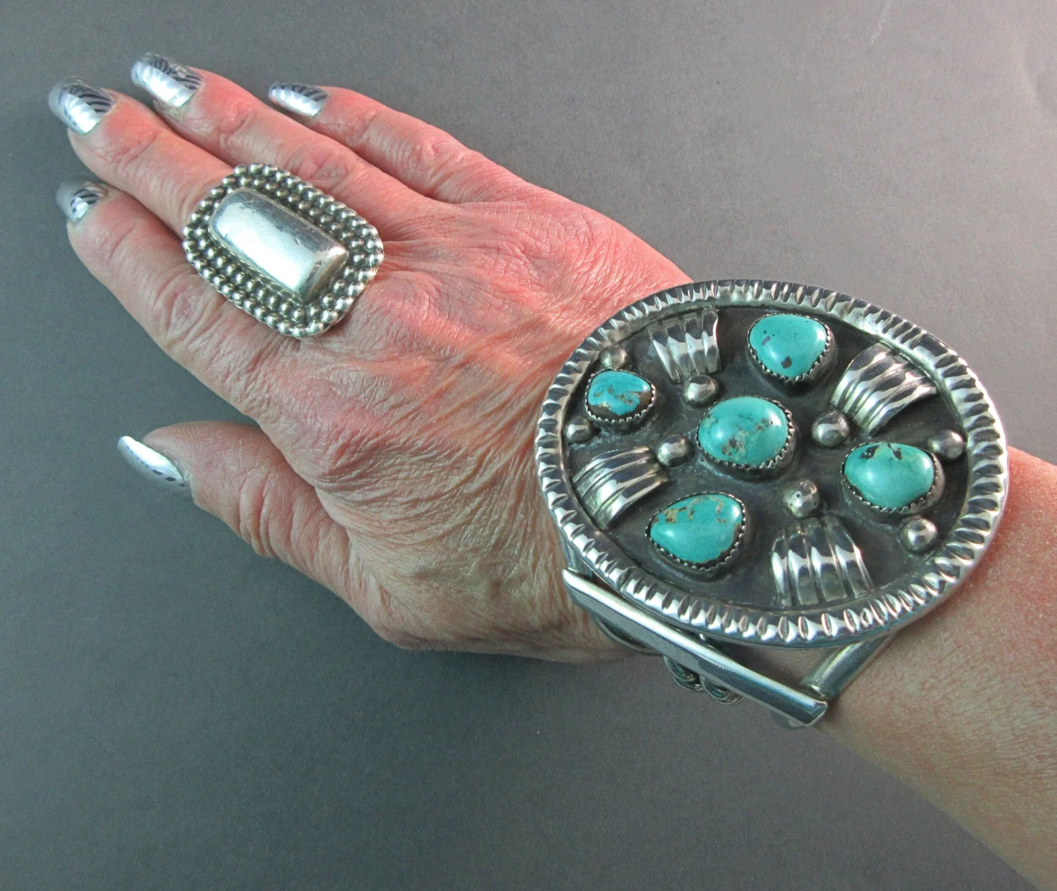 Très jolie bracelet multirang en argent 925. Réf A286