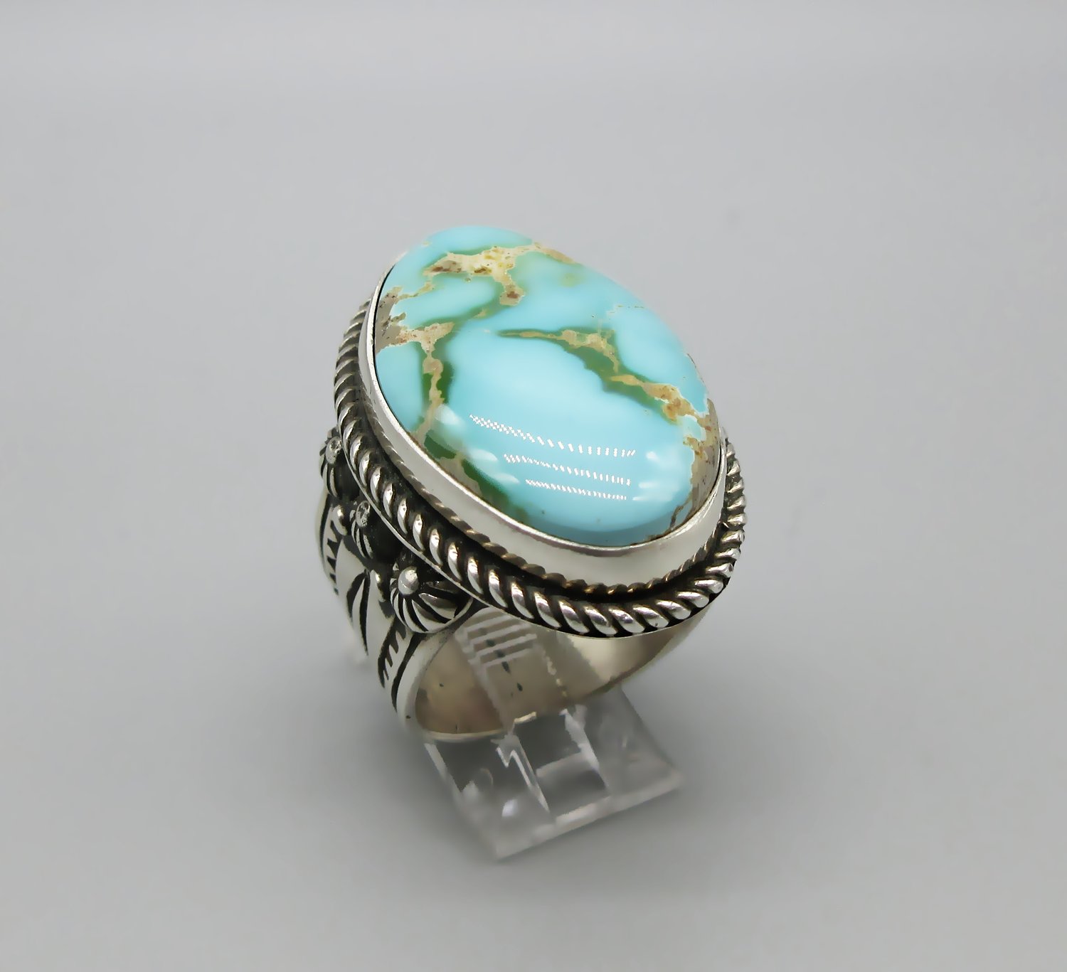 Exquisite Vintage Native American Navajo Ray Tom Chunky Blue Turquoise Sterling Silver Ring Exquisite Vintage Native American Navajo Ray Tom Chunky Blue Turquoise Sterling Silver Ring