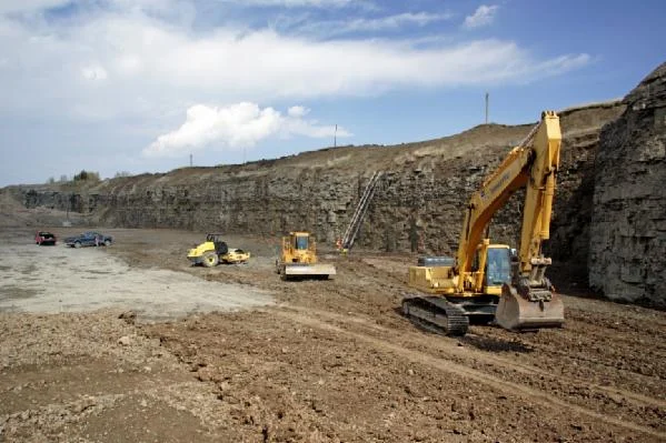 newalta-landfill-workers.jpg