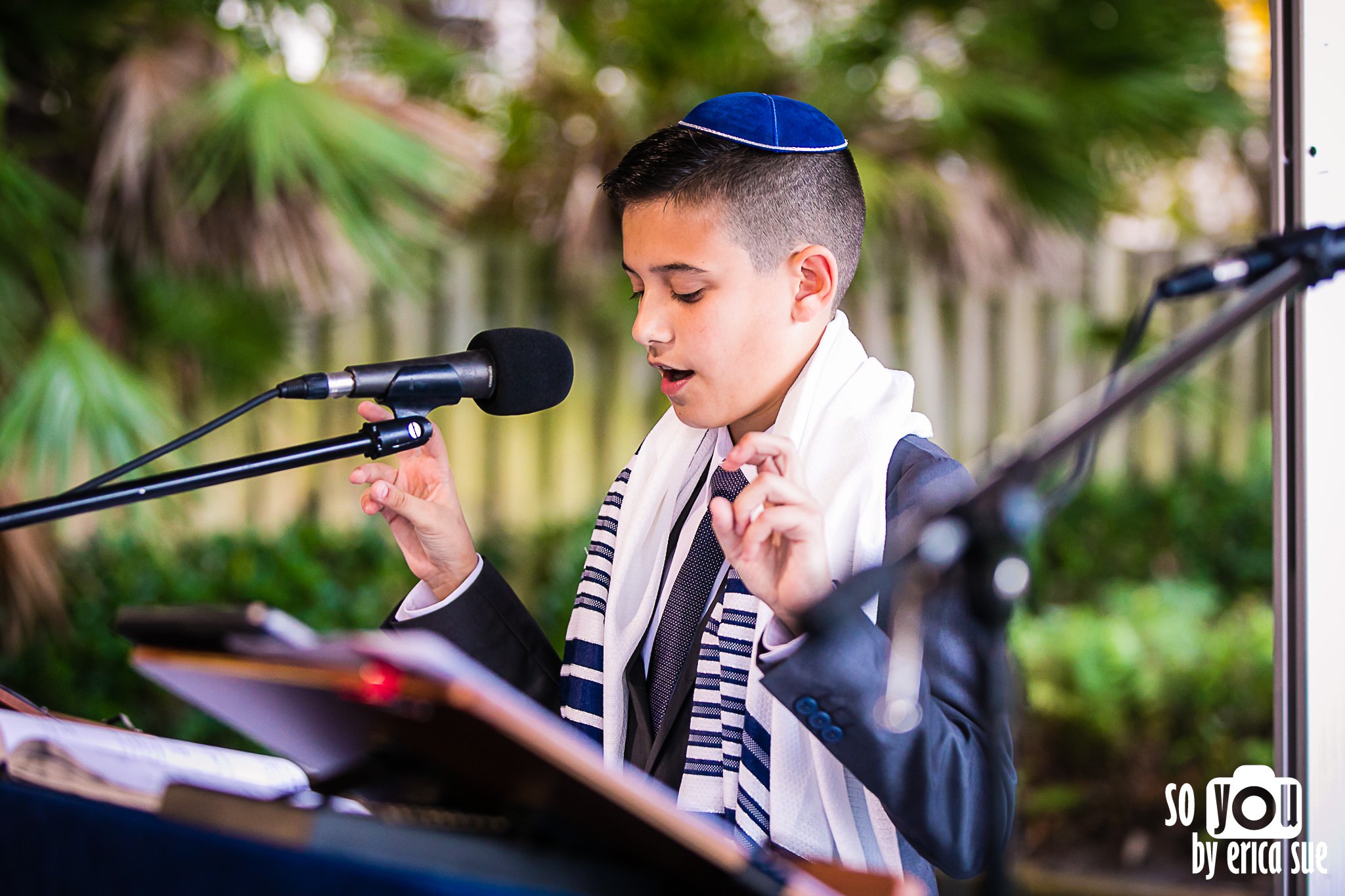 16-davin-bar-mitzvah-temple-judea-palm-beach-fl-photographerLK8A9491.jpg