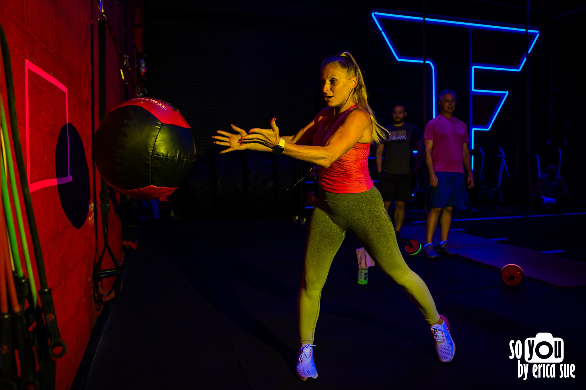 2-challenge-fitness-ft-lauderdale-glow-workout-fri-night-lights-so-you-by-erica-sue-davie-photographer-ES3_6088.jpg