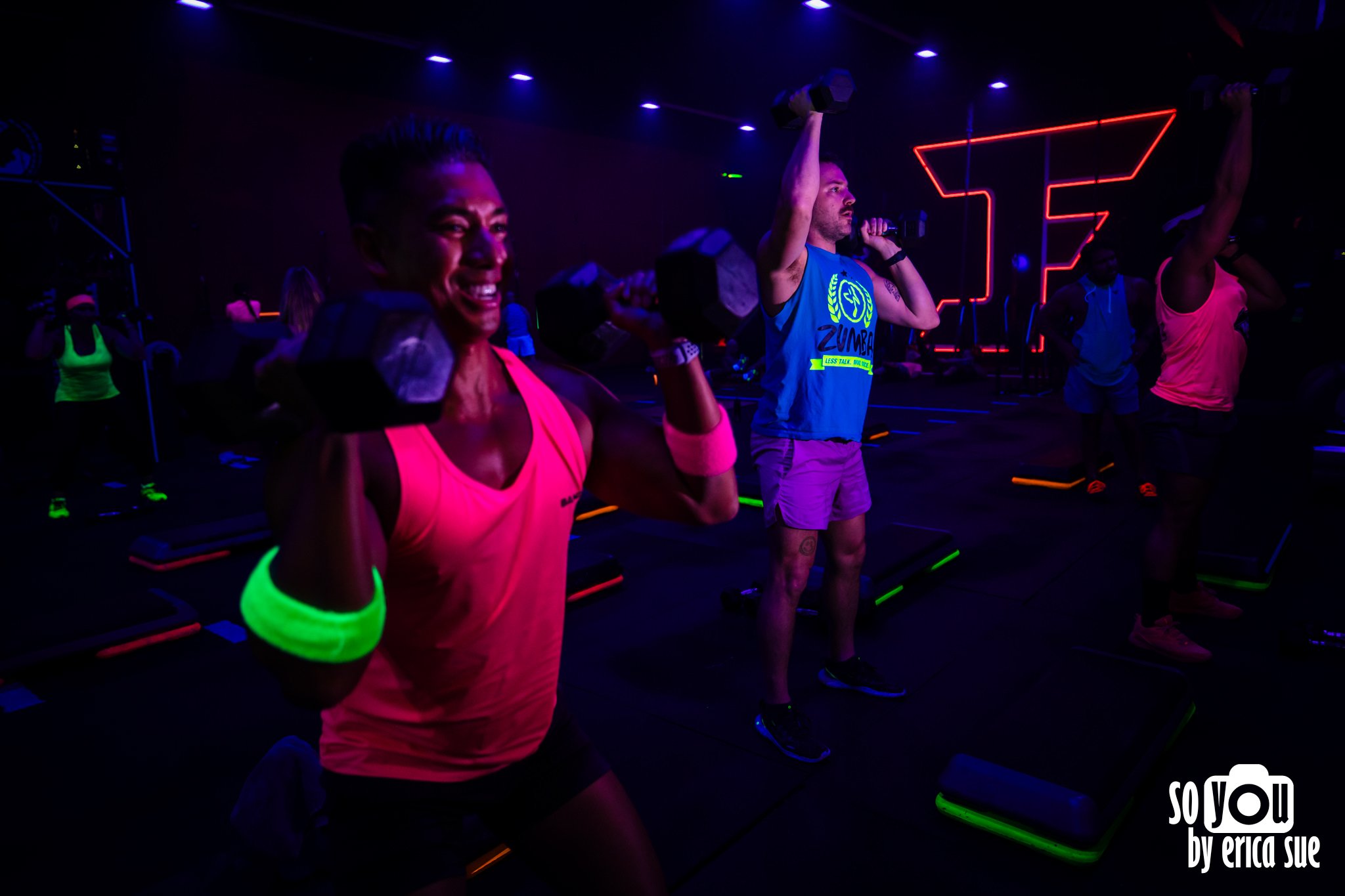 6-challenge-fitness-ft-lauderdale-glow-workout-fri-night-lights-so-you-by-erica-sue-davie-photographer-ES3_6154.jpg