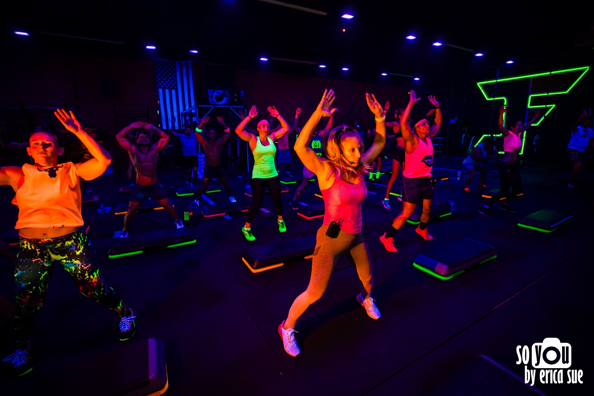 22-challenge-fitness-ft-lauderdale-glow-workout-fri-night-lights-so-you-by-erica-sue-davie-photographer-ES3_6775.jpg