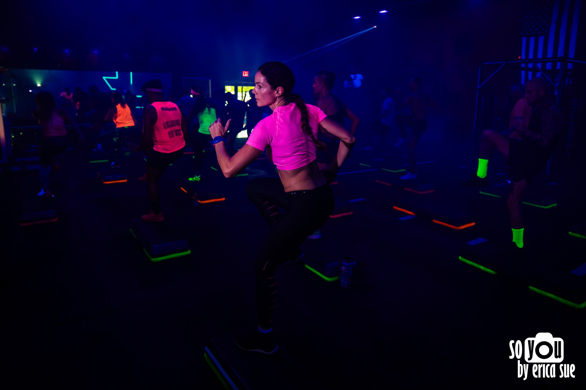 25-challenge-fitness-ft-lauderdale-glow-workout-fri-night-lights-so-you-by-erica-sue-davie-photographer-ES3_6939.jpg