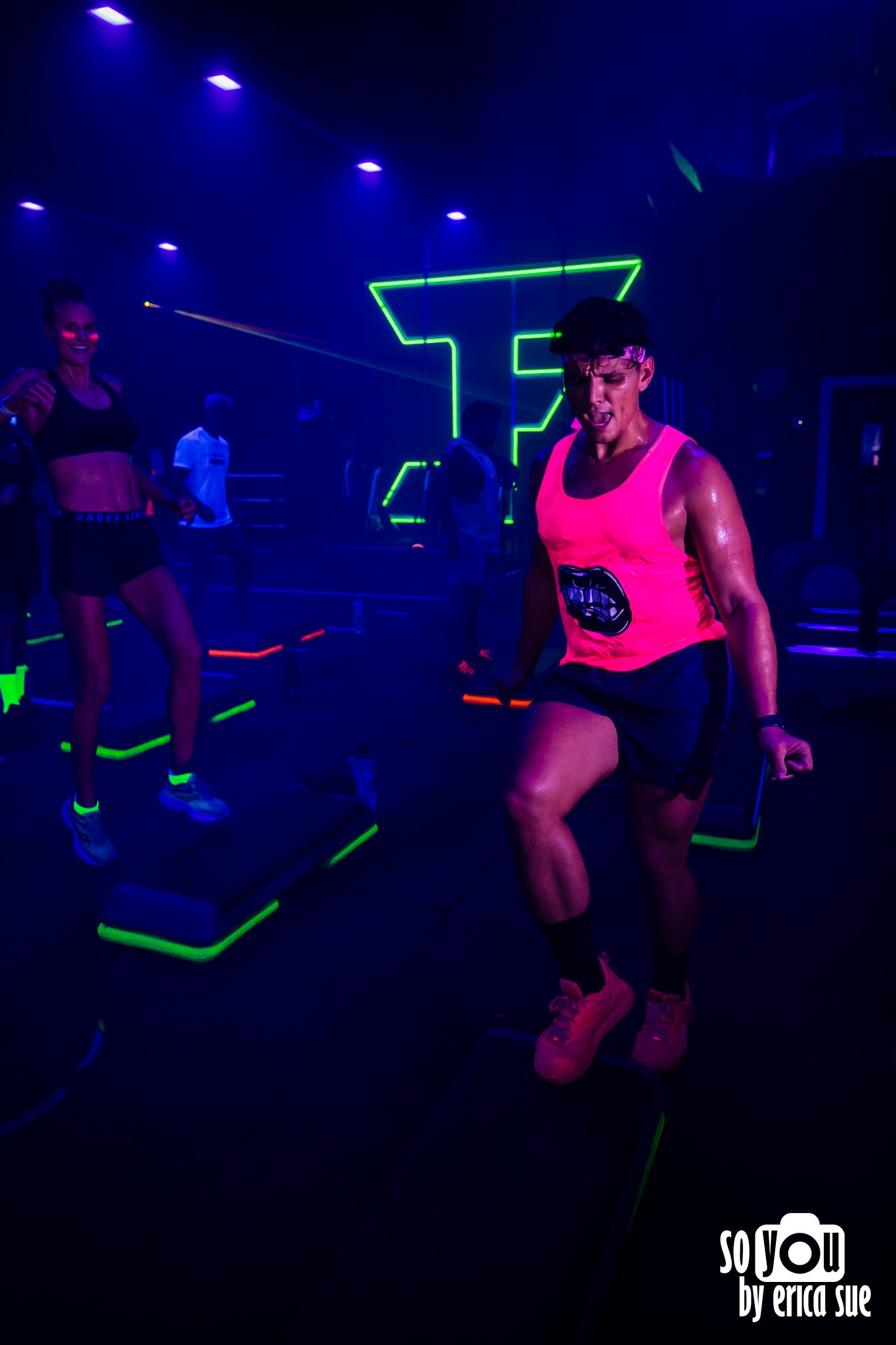 31-challenge-fitness-ft-lauderdale-glow-workout-fri-night-lights-so-you-by-erica-sue-davie-photographer-ES3_7186.jpg