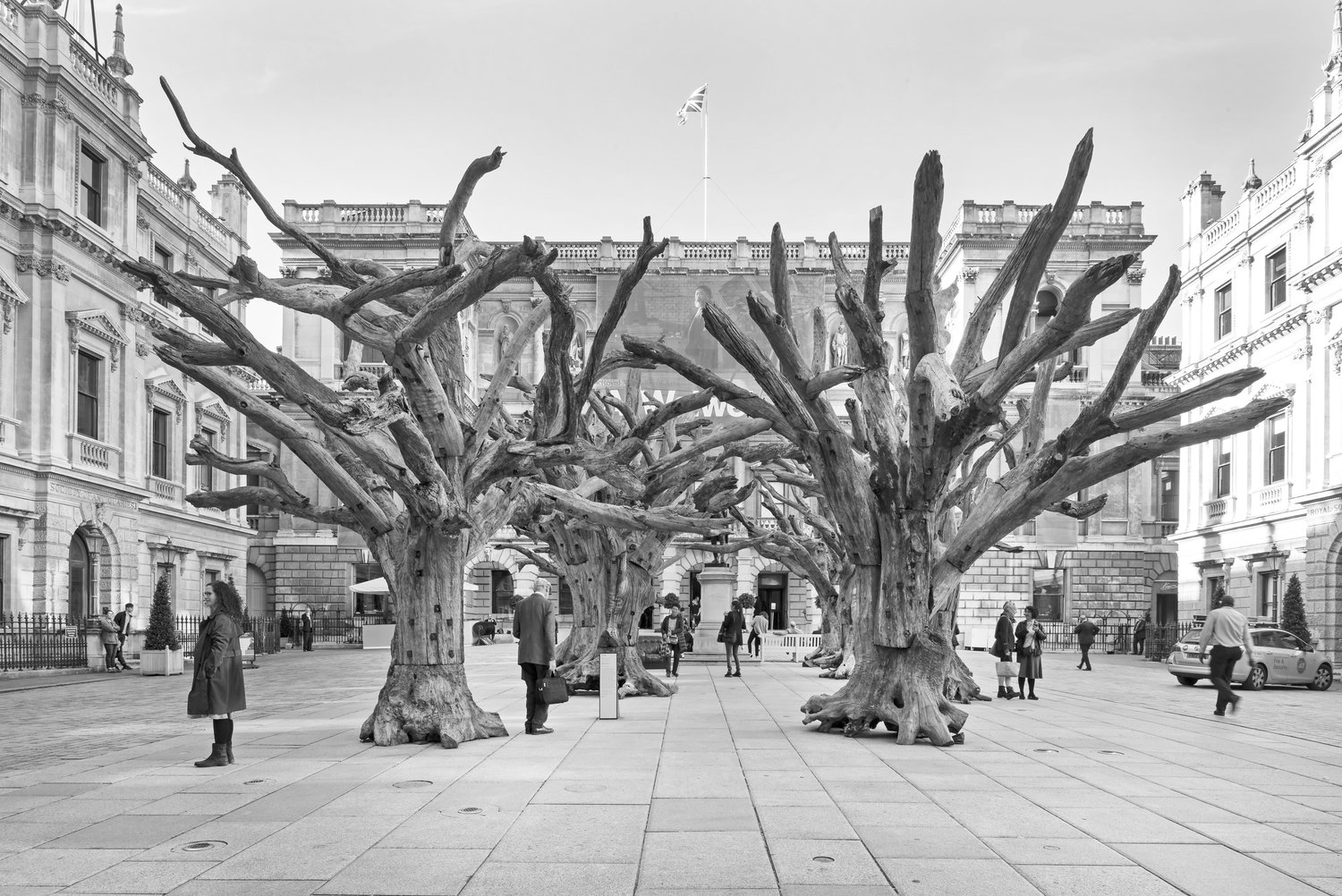 Ai Weiwei, Tree , 2009–2010, tree sections and steel, dimensions variable. Installation view at Royal Academy of Art, London, 2015 © Ai Weiwei.