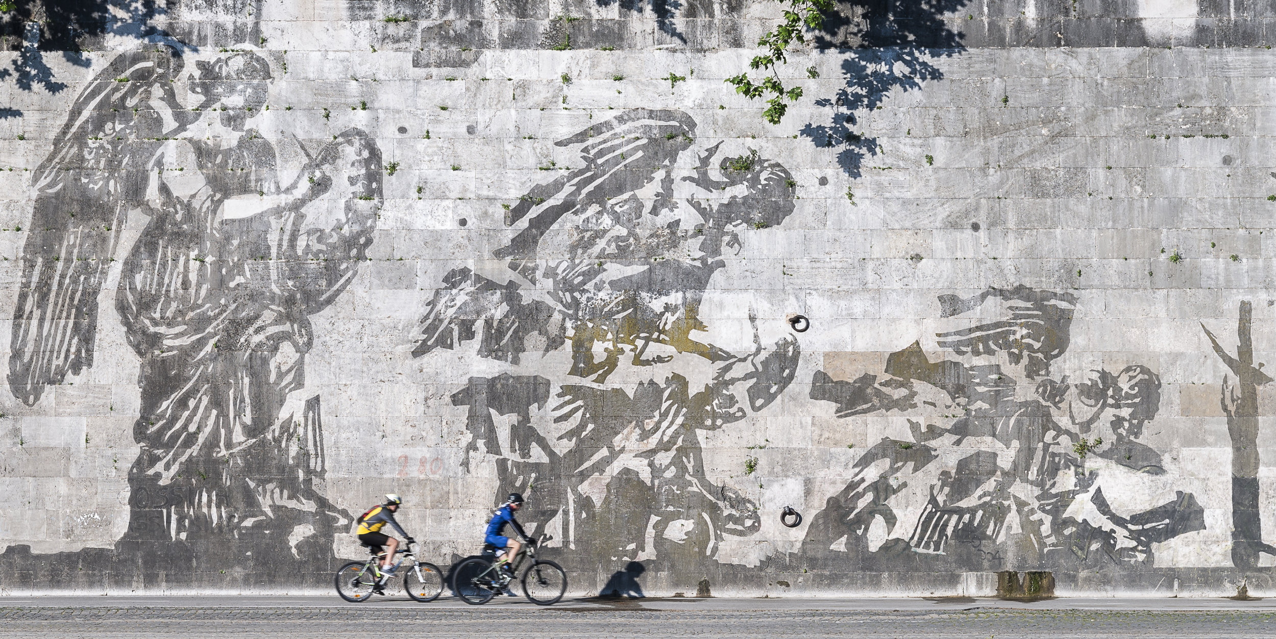 Biker with Winged Victory , May 7, 2016. Photo by S. Luciano. Courtesy of Tevereterno.