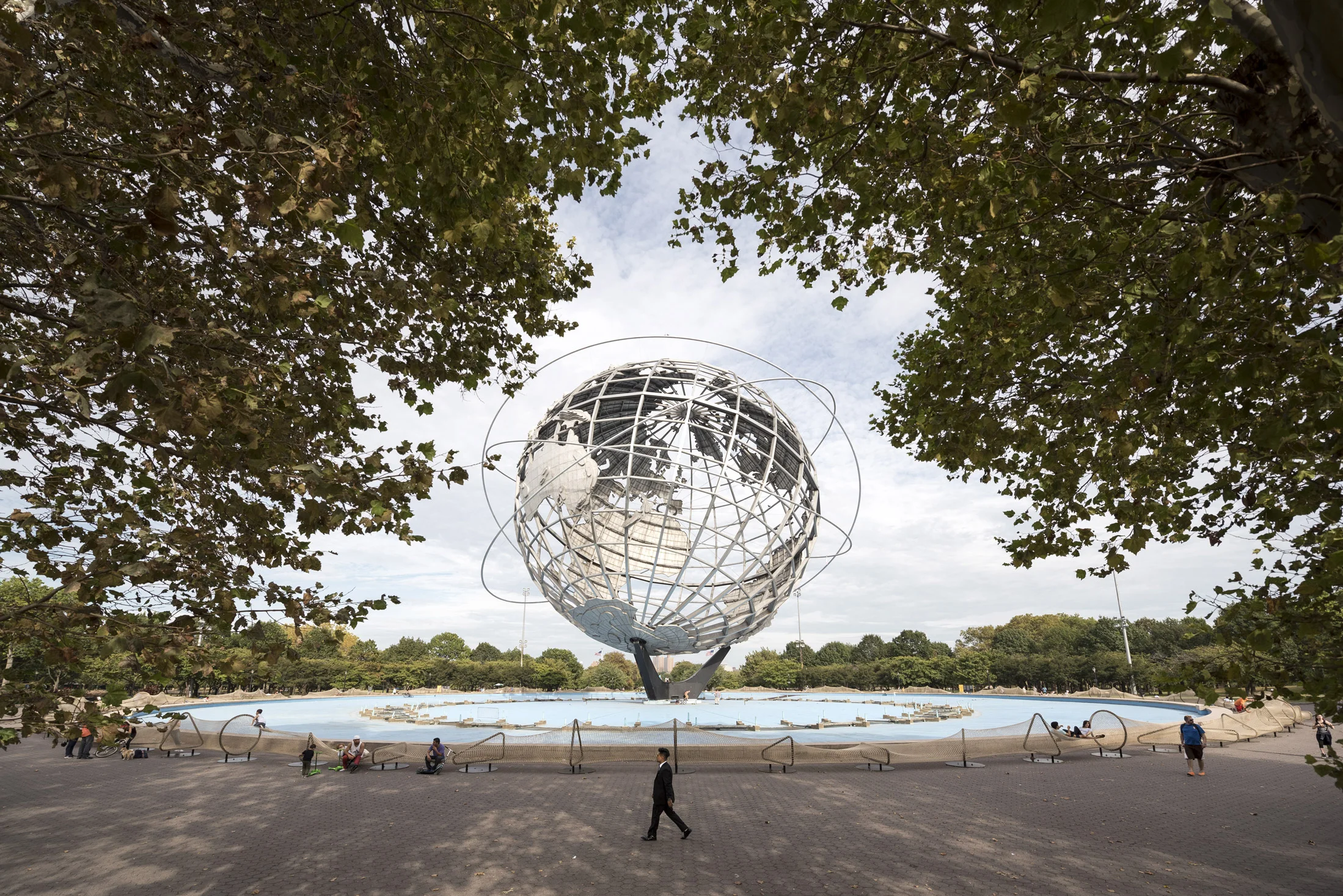Ai Weiwei, Circle Fence (Powder coated mild steel, polypropylene netting), 2017-2018. Courtesy the artist, photo Timothy Schenck.