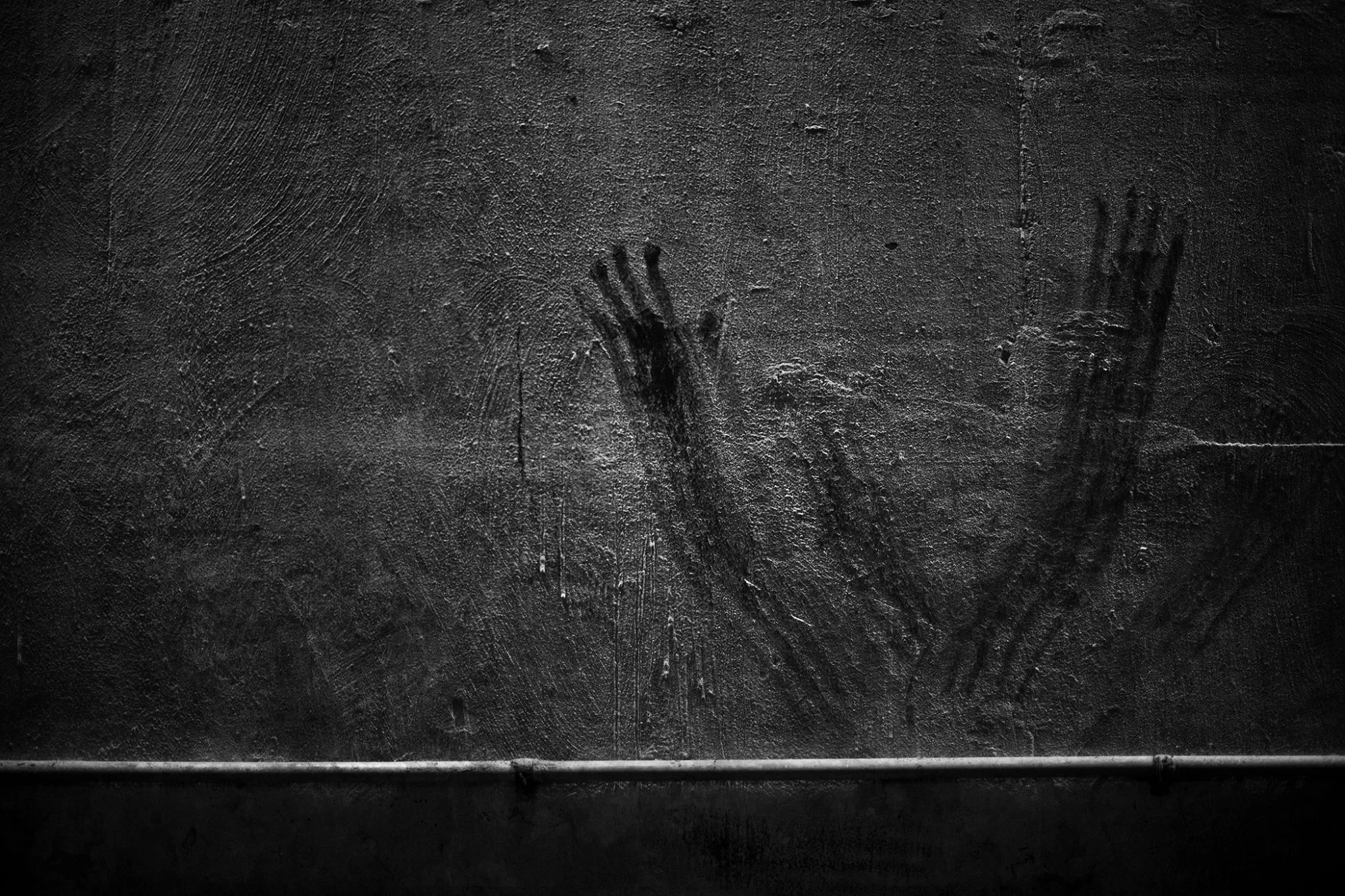 Amer Alnarawi, Marks We Leave Behind, 2014, aluminum print