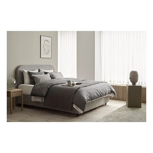 Studiollamme on helppo toteuttaa suuremmatkin interi&ouml;&ouml;rikuvaukset. N&auml;m&auml; upeat lavastukset ja kuvat toteutimme @matrifennobed ille yhdess&auml; @osmocolorsuomi ja stailisti @susanna_vento sek&auml; assistentti @anna.bistrom kanssa.