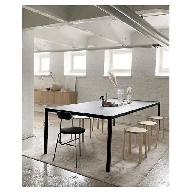 Our meeting corner @studioroscoe is ready and waiting for you! #studioroscoe #rentalstudiohelsinki #rentalstudio #photographystudio