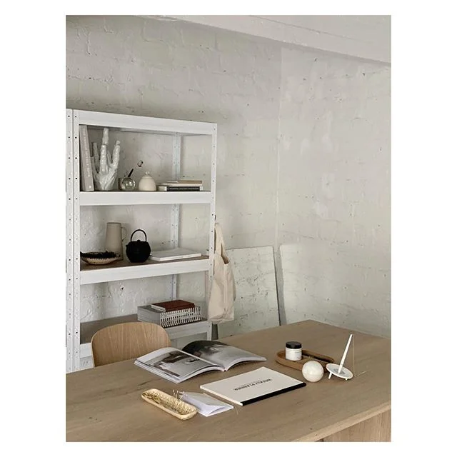 New corner to work with your laptop.
@studioroscoe Table design by @riikka_kantinkoski. #studioroscoe #desksetup #rentalstudiohelsinki #meetingroom