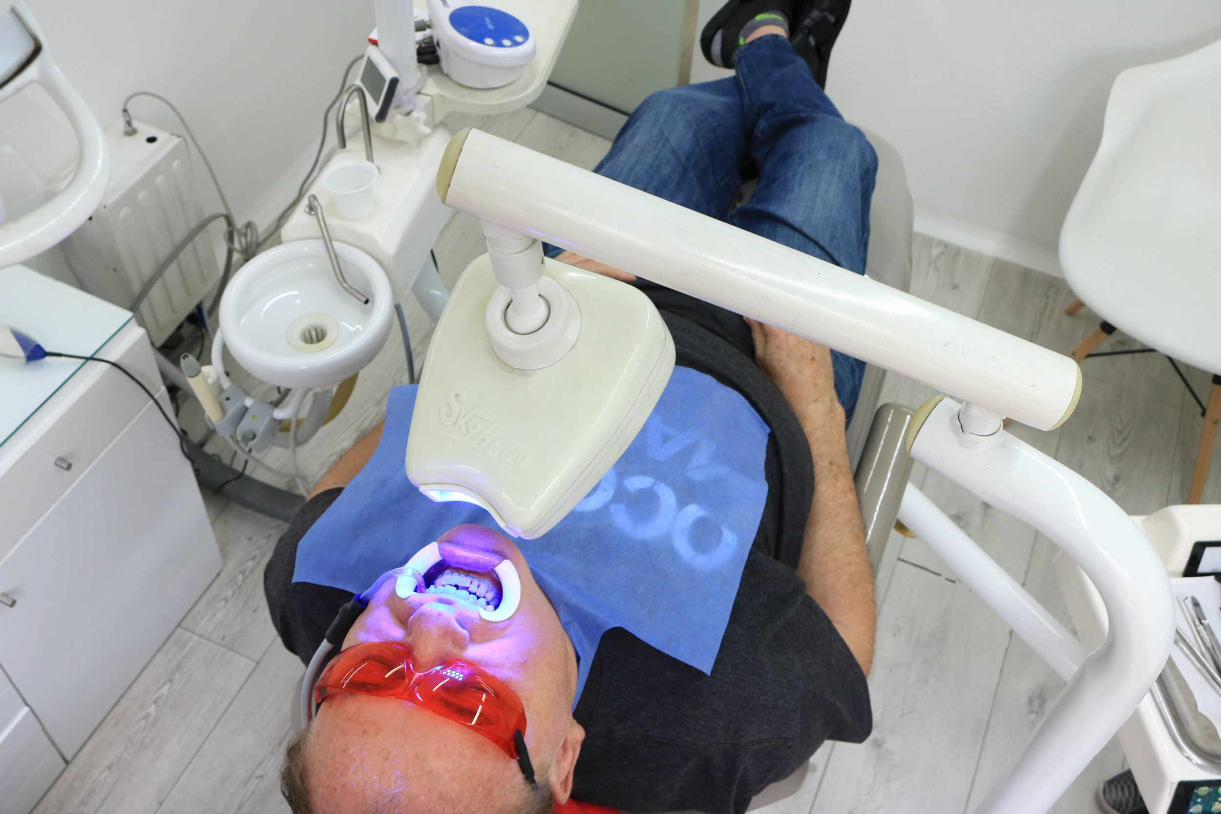 How much does teeth whitening in Medellin cost?