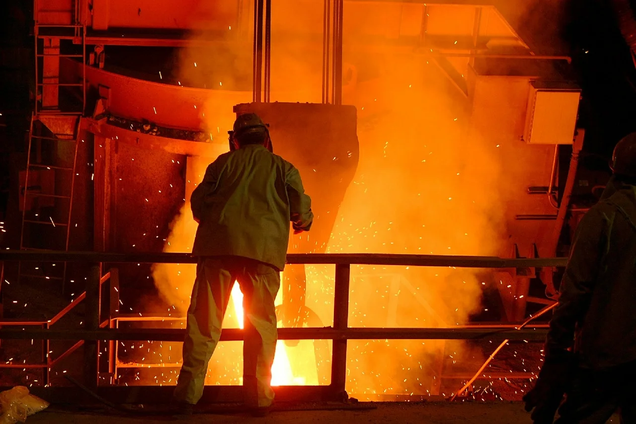 steel-mill-616526_1280.jpg