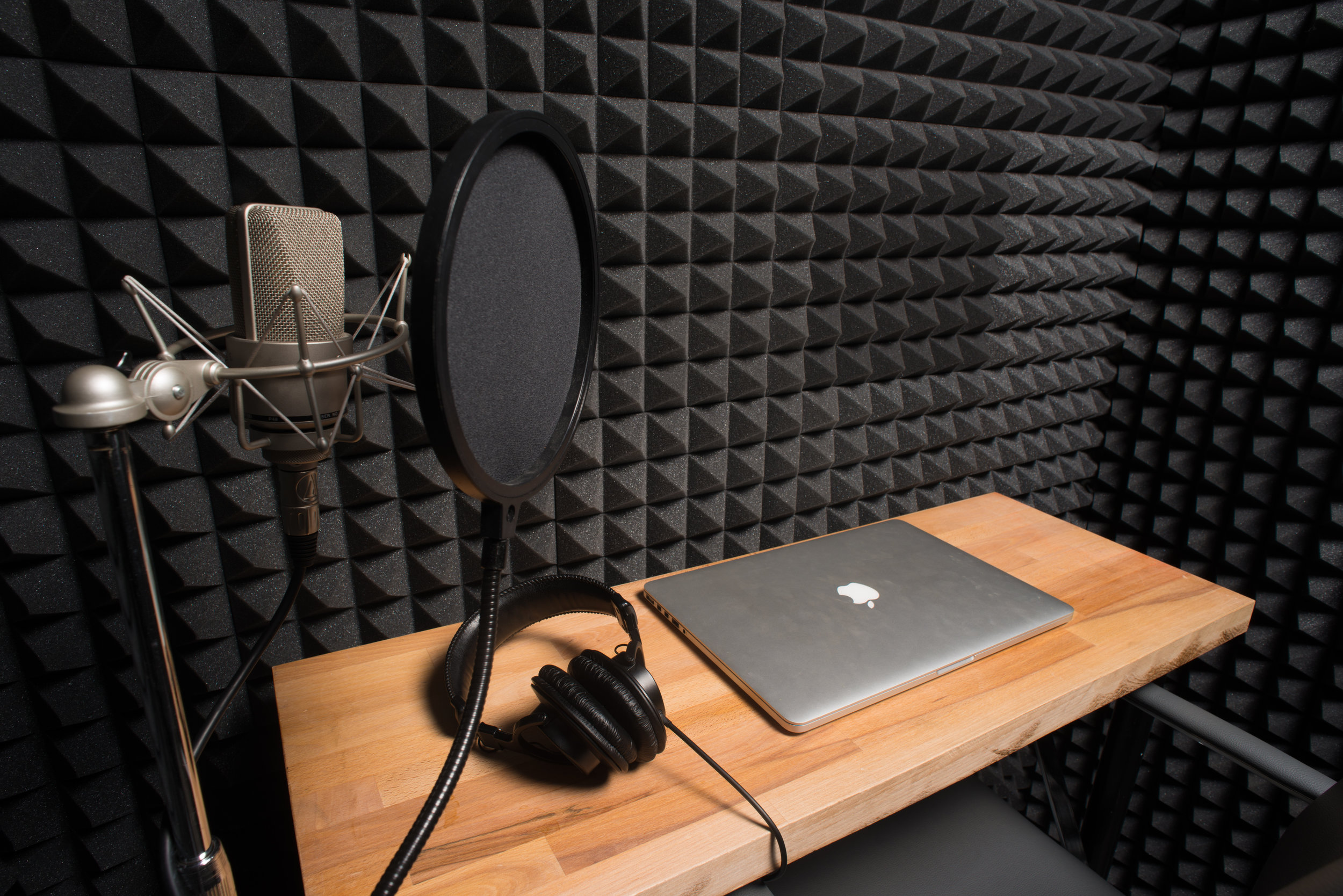 In addition to shared workspace // coworking space, Bond Collective Gowanus has a cheap // affordable sound studio available for rent for members &amp; non-members. Right in the heart of Brooklyn, Minutes from NYC,