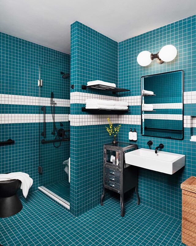 I don&rsquo;t know if you&rsquo;ve heard, but our shower rooms are a really big teal...😬
⠀⠀⠀⠀⠀⠀⠀⠀⠀
Photo: @amandakirkpatrickphoto
⠀⠀⠀⠀⠀⠀⠀⠀⠀
#bondcollective #greenpoint #stripes #tilestyle #brooklyncoworking #officestyle #interiors #bathroomdesign