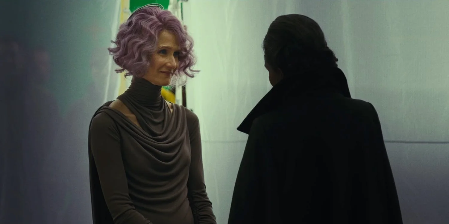 Star-Wars-The-Last-Jedi-Laura-Dern-as-Admiral-Holdo-and-Carrie-Fisher-as-General-Leia-Organa-Behind-the-Scenes.jpg