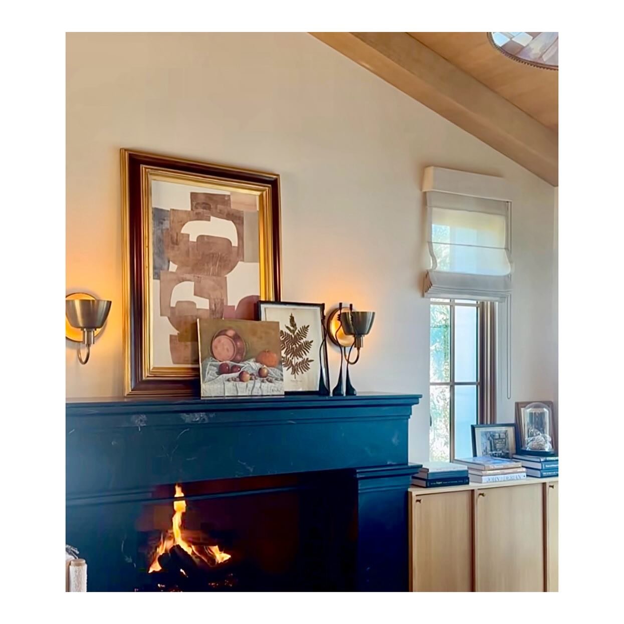 S P O T T E D.. @nicolegreendesignhouse 
&lsquo;Catalyst&rsquo;-47x35 hand dyed linen collage , vintage tortoise frame . Thank you Nicole for including me in this fabulous install 
Art sourced @designsupplyshop 
#jennifergibbsart