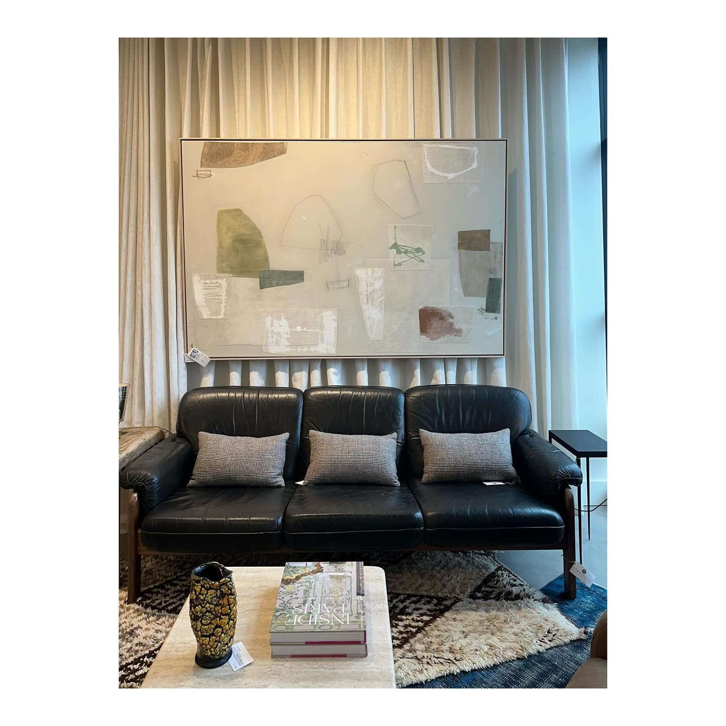 &lsquo;Writing on the Wall no2&rsquo;-48x72 @robinrainsinteriordesign 
@robinrainsantiques 
📷 @evanngibbs 
#jennifergibbsart 
#collagemyworld