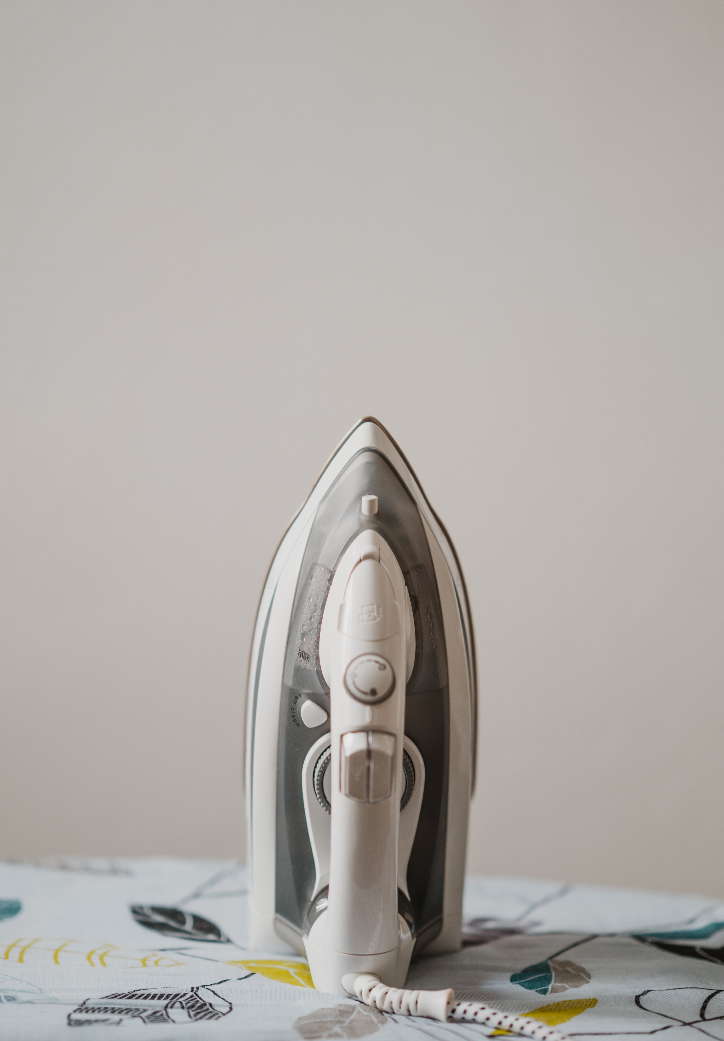 Itty-Bitty Irons : World's Smallest Clothes Iron