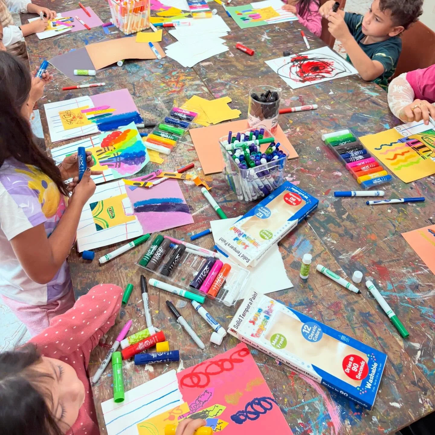 We love seeing our students each week at our Outreach classes! While preparing for our spring art show, these young artists are bringing their ideas to life! 🎨