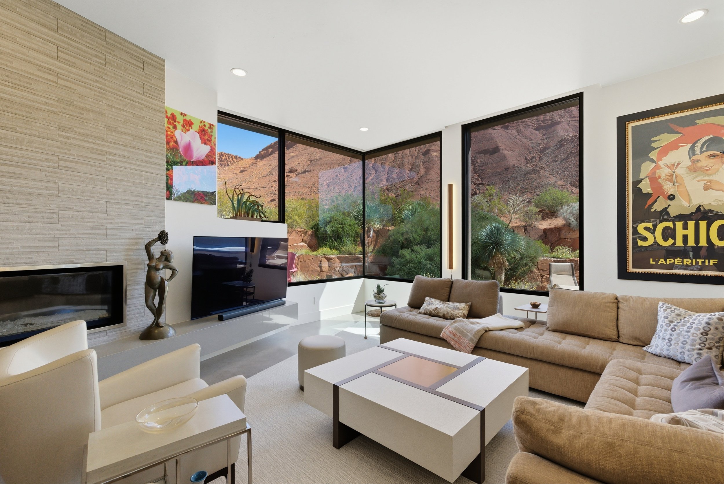 Living Room(1).jpg