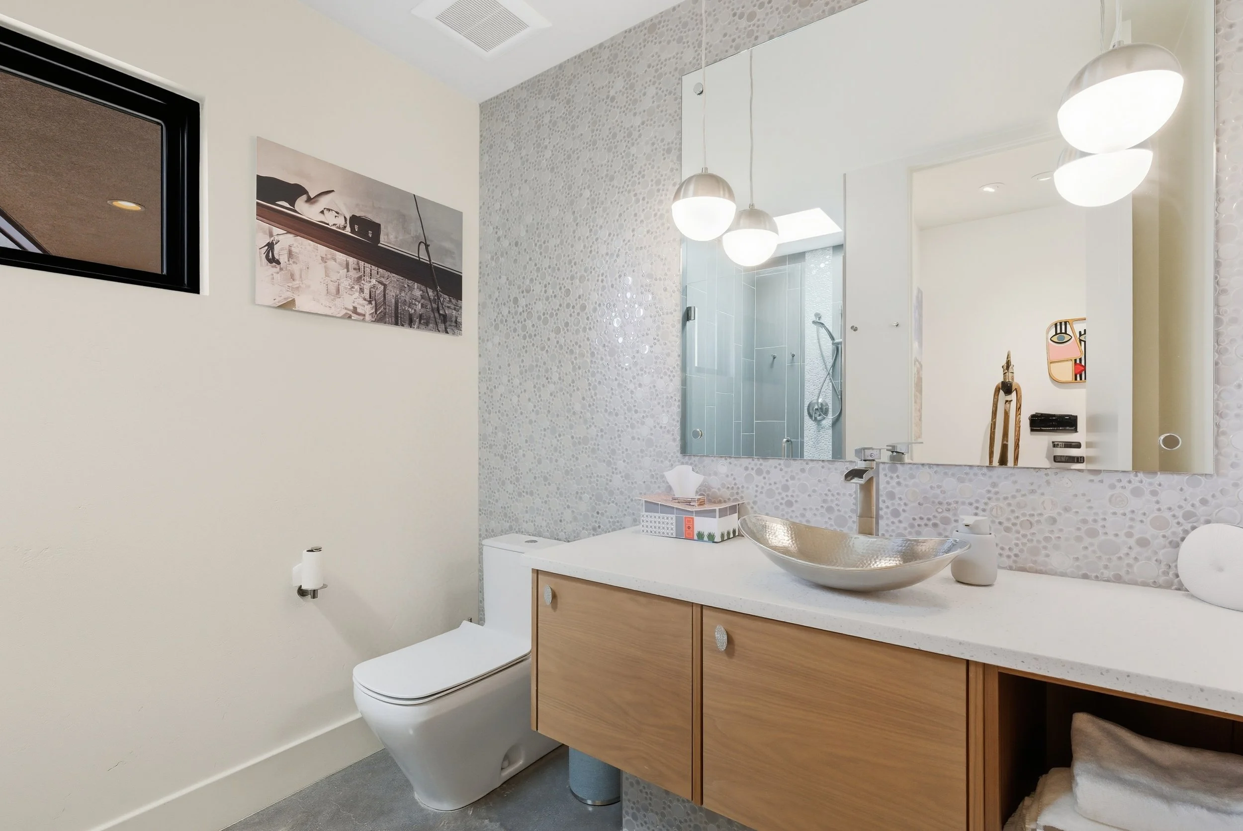 Guest Bathroom 1(1).jpg