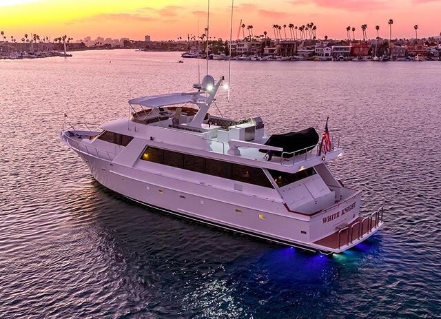 Some twilight sorbet colors on the @westport_yachts 85&rsquo; shot for @denisonyachting Contact Steve Beck in the Long Beach office for a showing.