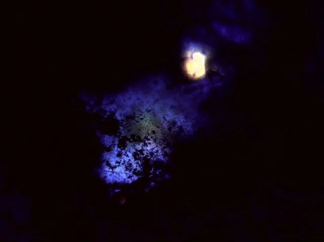Illuminator🌞? Illuminatee🌖?
Or are you gonna be that ol&rsquo; dark thing?
#chooseyourownadventure
(you can every day)
&mdash;
Microscopic art &copy; @mmicroww
&mdash;
#mmicroww #mindgame 
#abstract #microscopic #thoughtexperiment #abstractphotogra