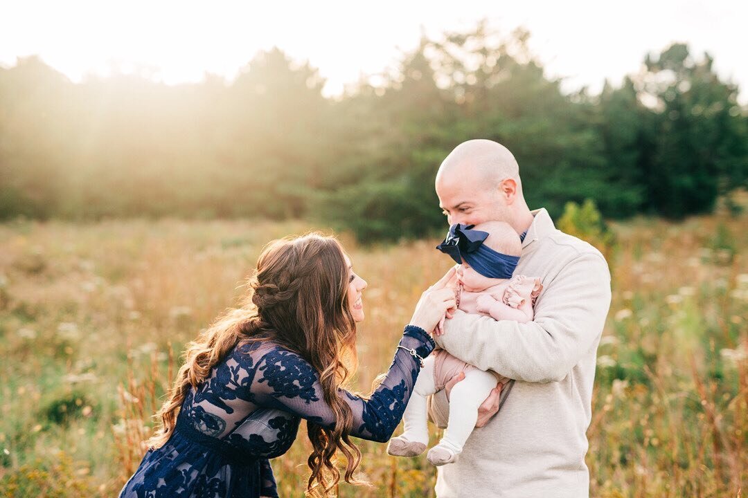 Obsessedddd with new babies. Seriously, the way mom looks at her babe, and how dad looks at mom... what a timely breath of fresh air. ❤️ #laurentaylorfams