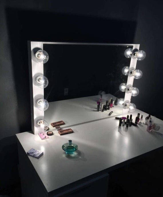 8 Bulb Vanity Mirror With Hollywood, Vanity Table With Hollywood Lights