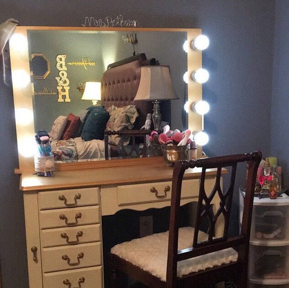 8 Bulb Vanity Mirror With Hollywood, Makeup Vanity With Hollywood Lights