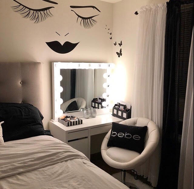 14 Bulb Vanity Mirror With Hollywood, Mirrors With Lights Around Them Ikea